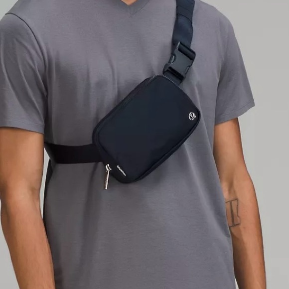 Lululemon Fanny pack new with out tags - Picture 1 of 7